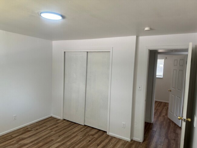 Building Photo - 665 S Stubbs Ave