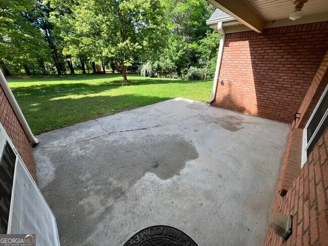 Building Photo - 300 Wisteria Way