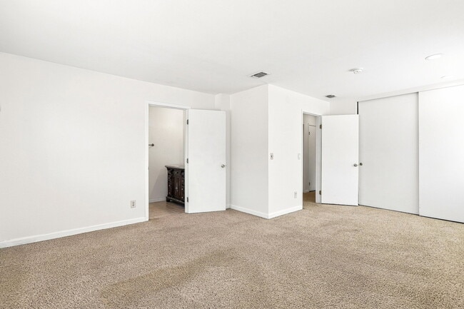 Building Photo - 7205 Dedrick Ct