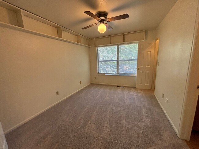 Building Photo - Comfortable Townhome Living in Southwest Fort Collins