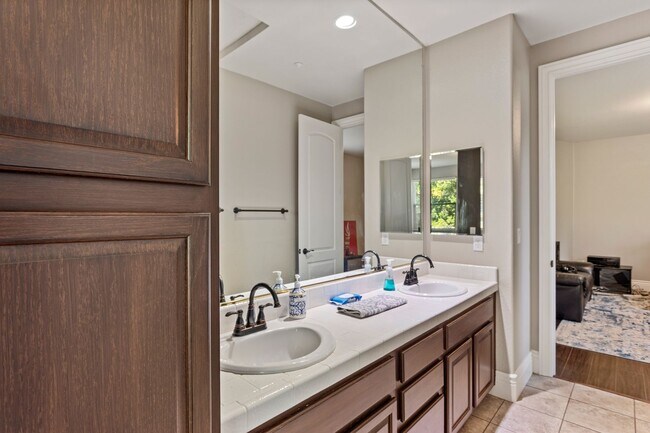 Building Photo - Beautiful Rocklin Home with a Pool!