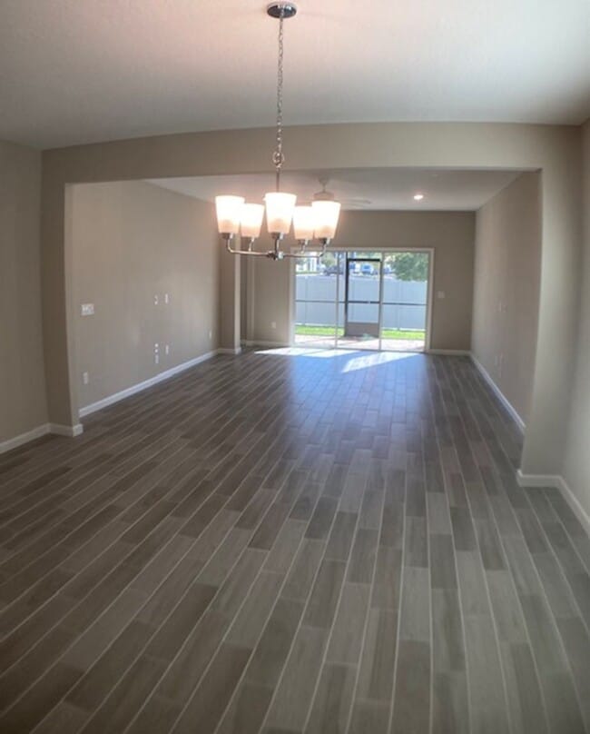 Building Photo - Comfortable 3 Bedroom Home With Great Outd...