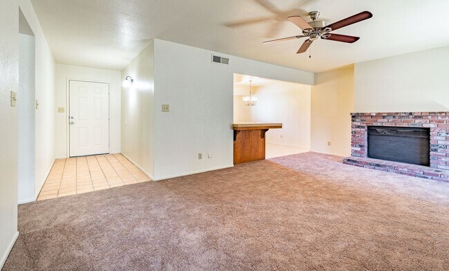 Building Photo - Clovis Home for Rent