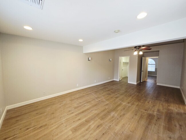 Building Photo - 925 Chaps Cir