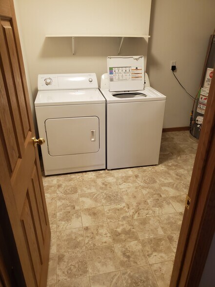Laundry - 433 Frederick Cir
