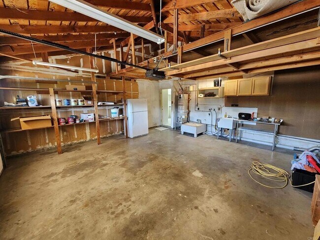 Building Photo - 80 N Lucas Ct