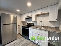 Building Photo - Cozy & Private 2Bed/1Bath Apartment with S...