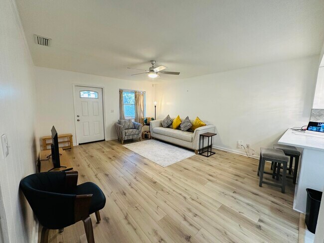 Building Photo - 1659 Magnolia Ln