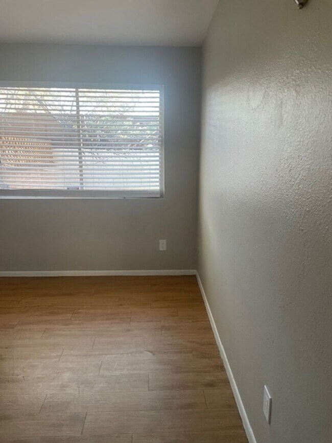 Building Photo - Presidio3727-31