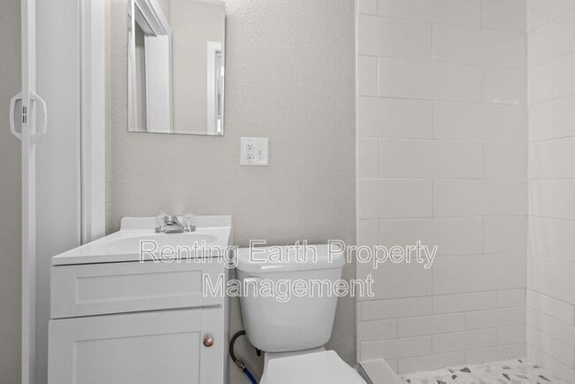 Building Photo - 7404 Paris Ave