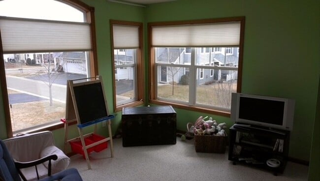 Building Photo - CHASKA TOWNHOME FOR RENT