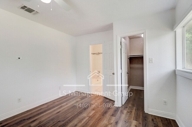 Building Photo - 132 Nelson Ave