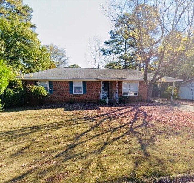 Building Photo - Fenced yard!