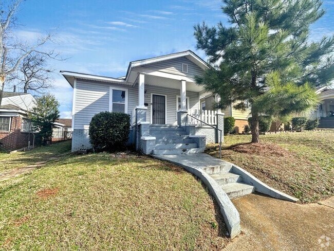 Building Photo - 1711 Center Way S