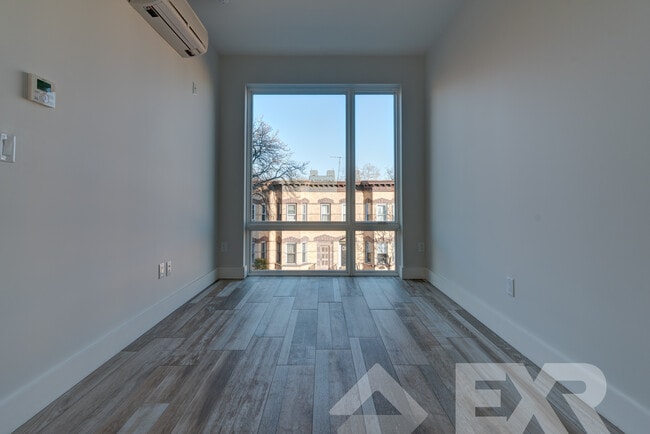 Building Photo - 8 Fairview Pl