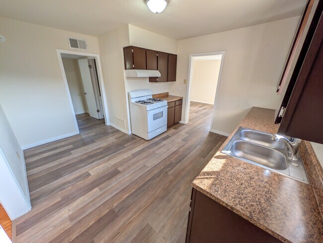 Building Photo - 3524 Mobile Ave