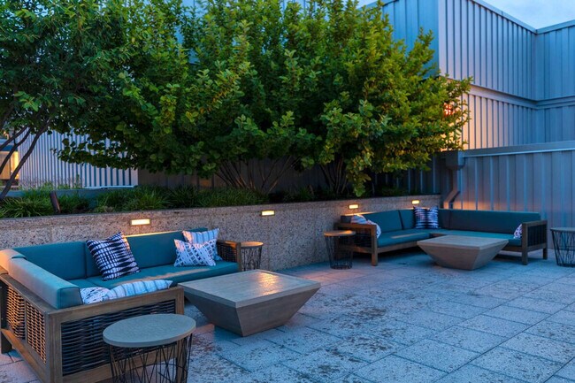 Building Photo - 900 10th St NW