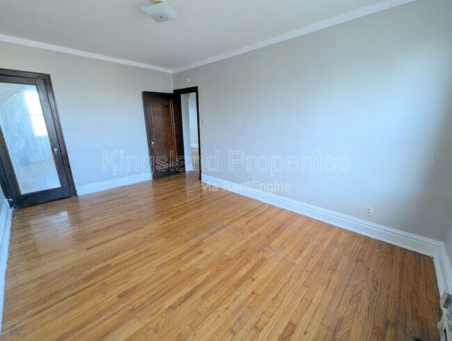 Building Photo - 3862 S Spring Ave