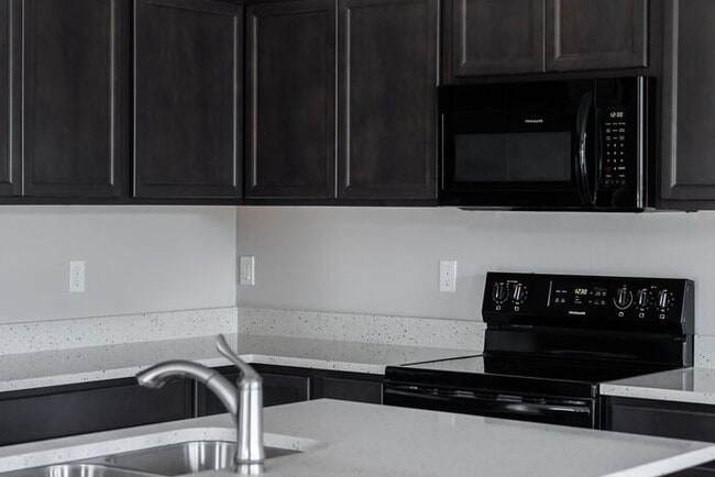 Building Photo - Townhomes at Bent Rock