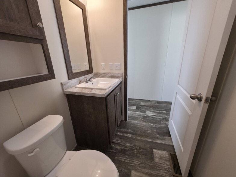 Building Photo - 1319 W Plum St