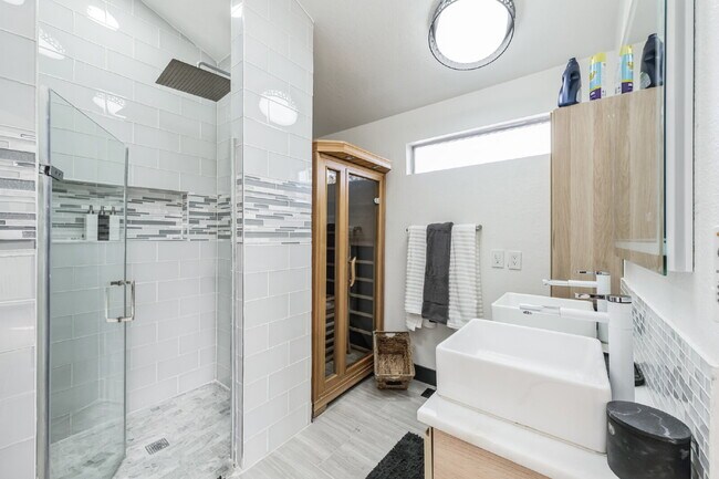 Building Photo - Beautiful Remodeled 2 Bedroom/2 Bathroom Condo is DTC!