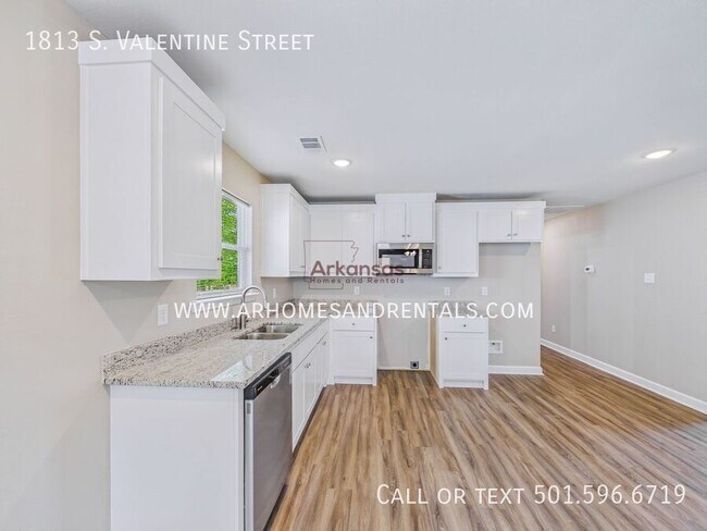 Building Photo - 1813 S Valentine St