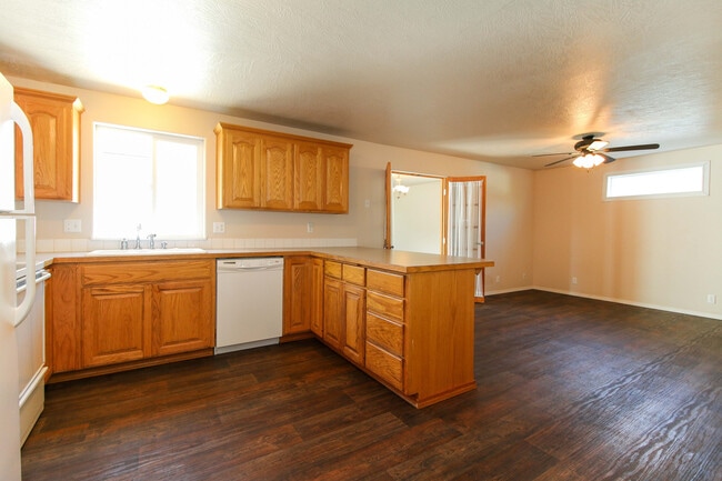 Building Photo - Fantastic 4-Bedroom, 3.5-Bath Home In Great Neighborhood!