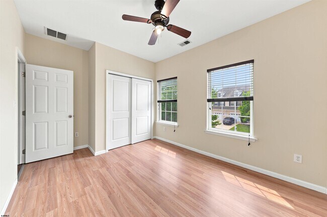 Building Photo - 64 Meadow Cir