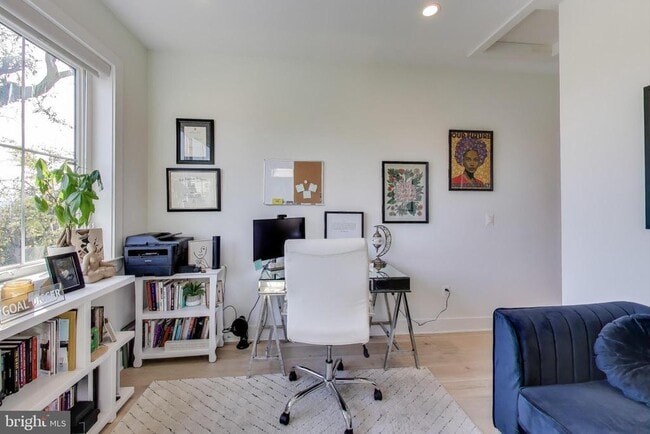 Building Photo - 1011 18th St NE