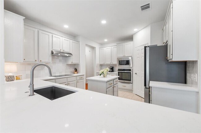 Building Photo - 11817 Lake Stone Dr
