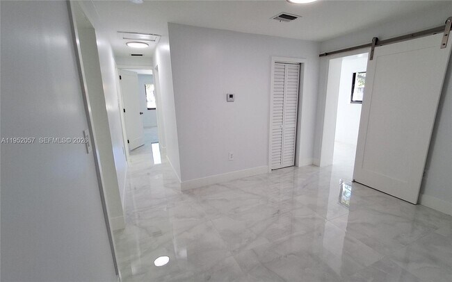 Building Photo - 216 Shadow Way