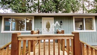 Building Photo - Bright and Modern 2 Bed with Large Bonus Room/Den!
