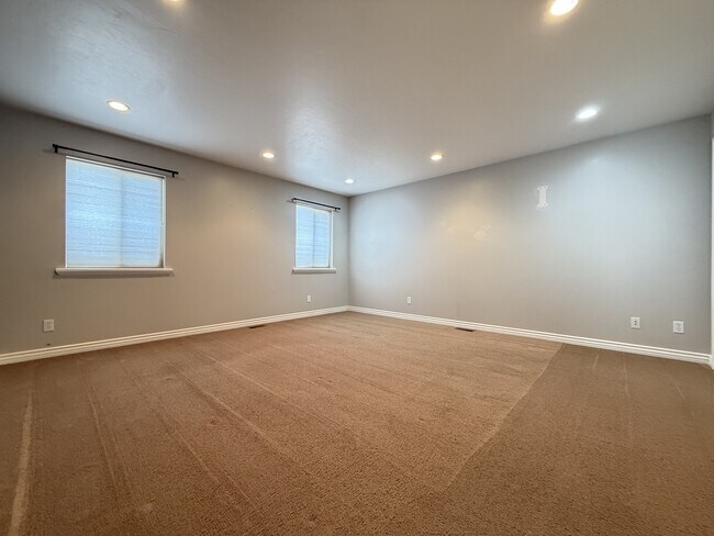 Building Photo - 4720 W 5255 S