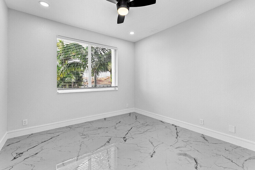 Building Photo - 3006 Waterside Cir