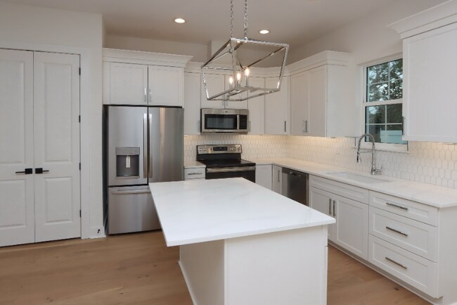 Building Photo - 3722 W Mango Ave