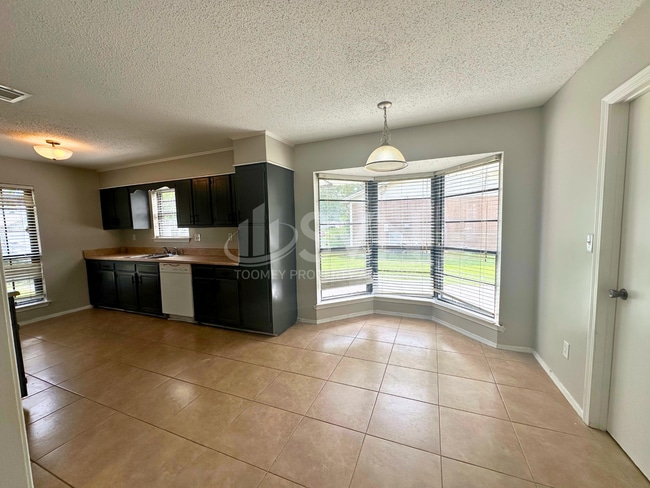 Building Photo - 9730 Trailwood Dr S