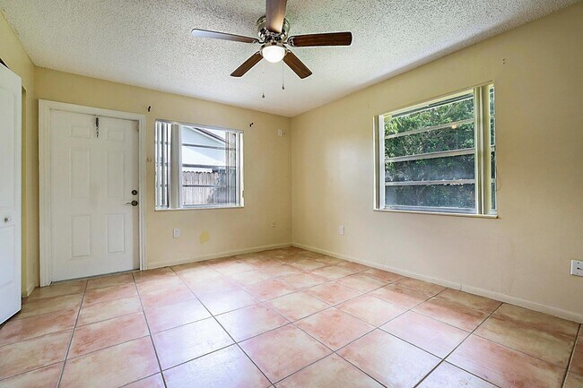 Building Photo - 2346 Caroma Ln