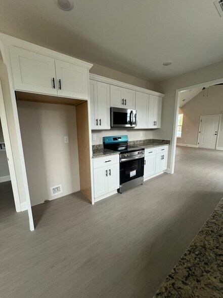 Building Photo - 102 Bennett St