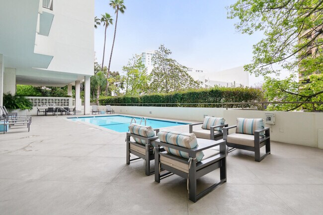 Building Photo - 10433 Wilshire Blvd