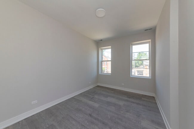 Building Photo - 3132 S Lituanica Ave