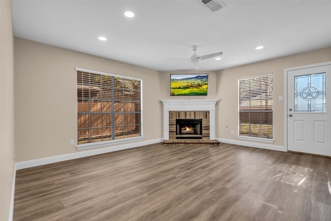 Building Photo - 6 Meadow Cove Dr