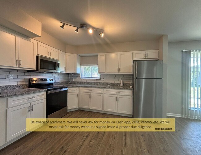 Building Photo - 1118 Soria St