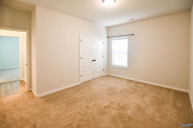 Building Photo - 163 Kingswood Dr
