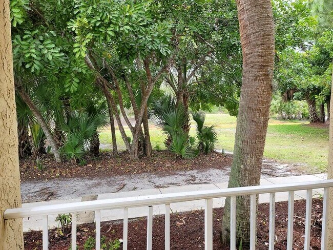 Building Photo - 1604 SE Green Acres Cir