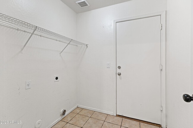 Building Photo - 10054 E Crescent Ave