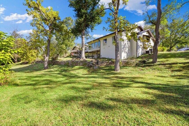 Building Photo - 515 NW D St