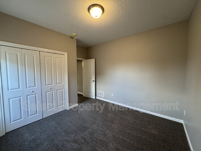 Building Photo - 8796 Elmont Cv