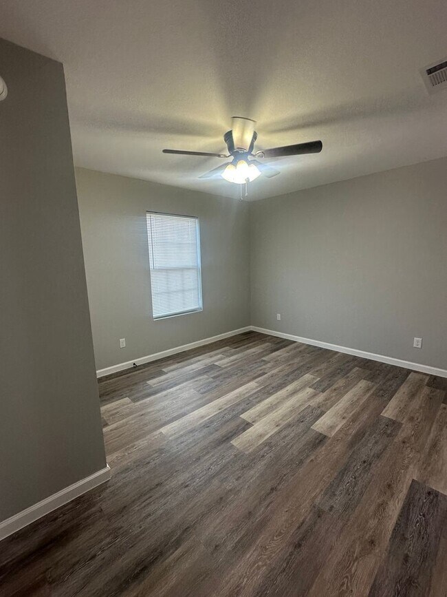 Building Photo - 3 Bed 2 Bath New Construction Home
