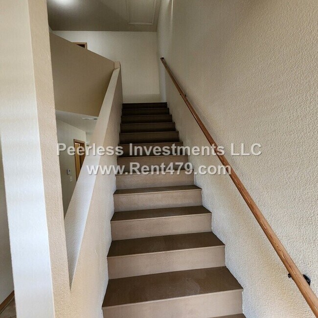 Building Photo - 844 Lariat St