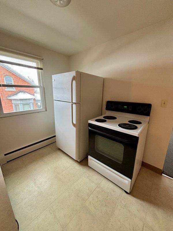 Building Photo - 5333 Broadway, 4